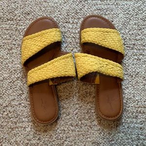 Size 8 Universal Thread yellow slip-on sandals.